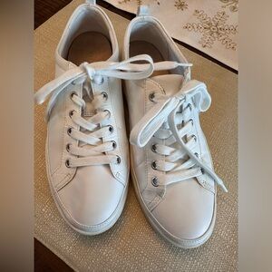 Vionic White Leather Snake Skin Trim Sneakers Sz 9.5 Women’s